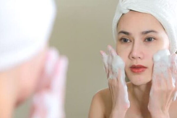 5 Skincare Sehari-Hari untuk Kulit Normal Agar Wajah Lebih Bening Berseri